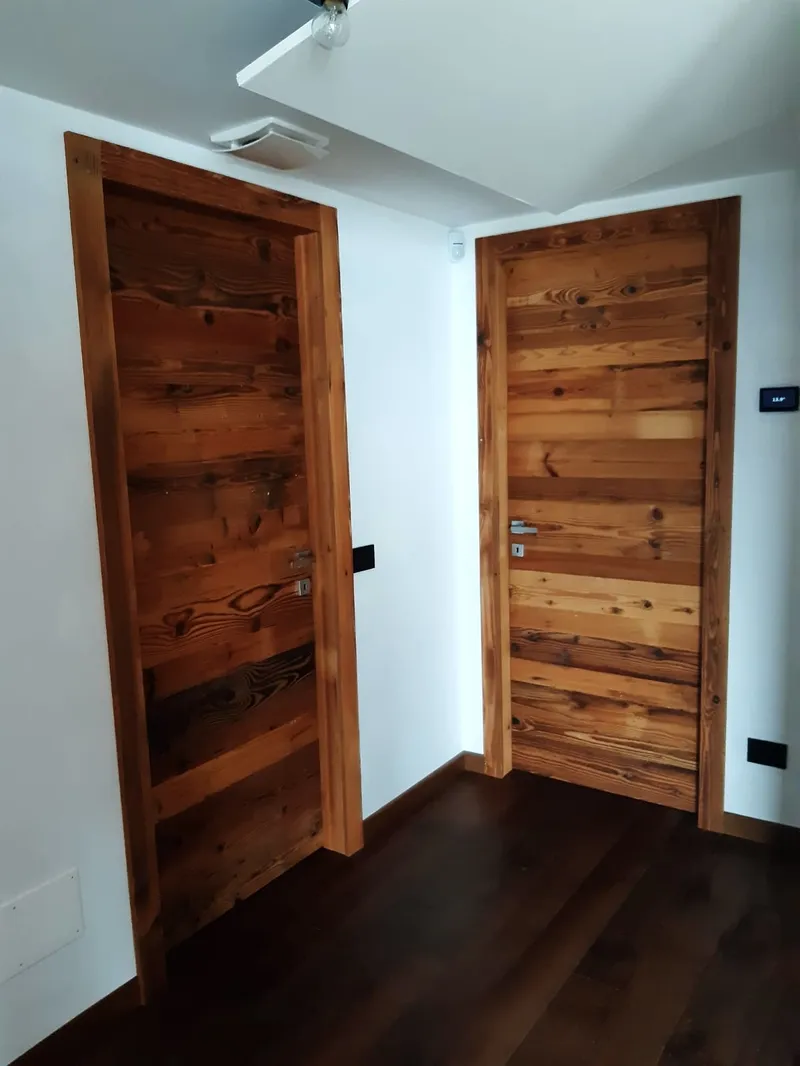 Porte artigianali in larice Aprica